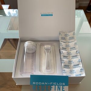 Derma Roller, case and tablets